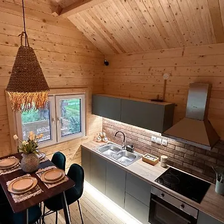 Apartment Elleria's House Frínion