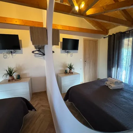 Elleria's House Appartamento Frínion